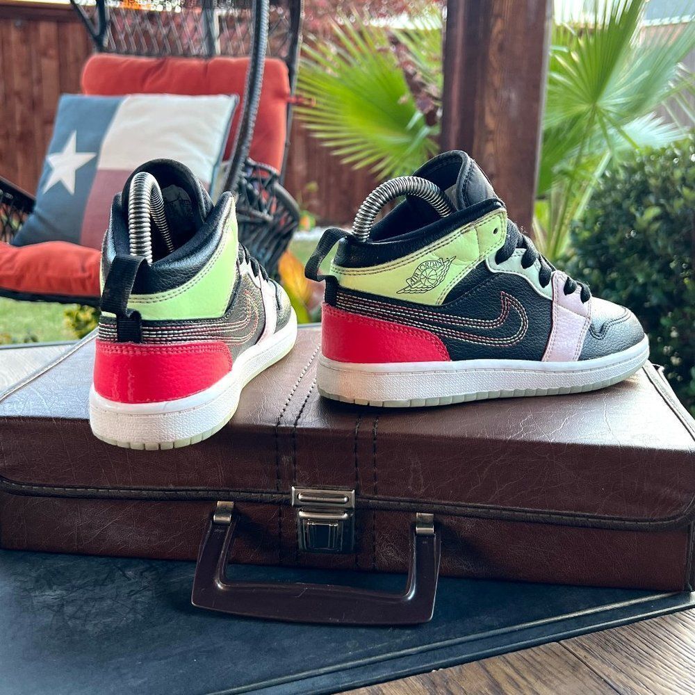 Air Jordan 1 Mid SE PS 'Glow in the Dark'